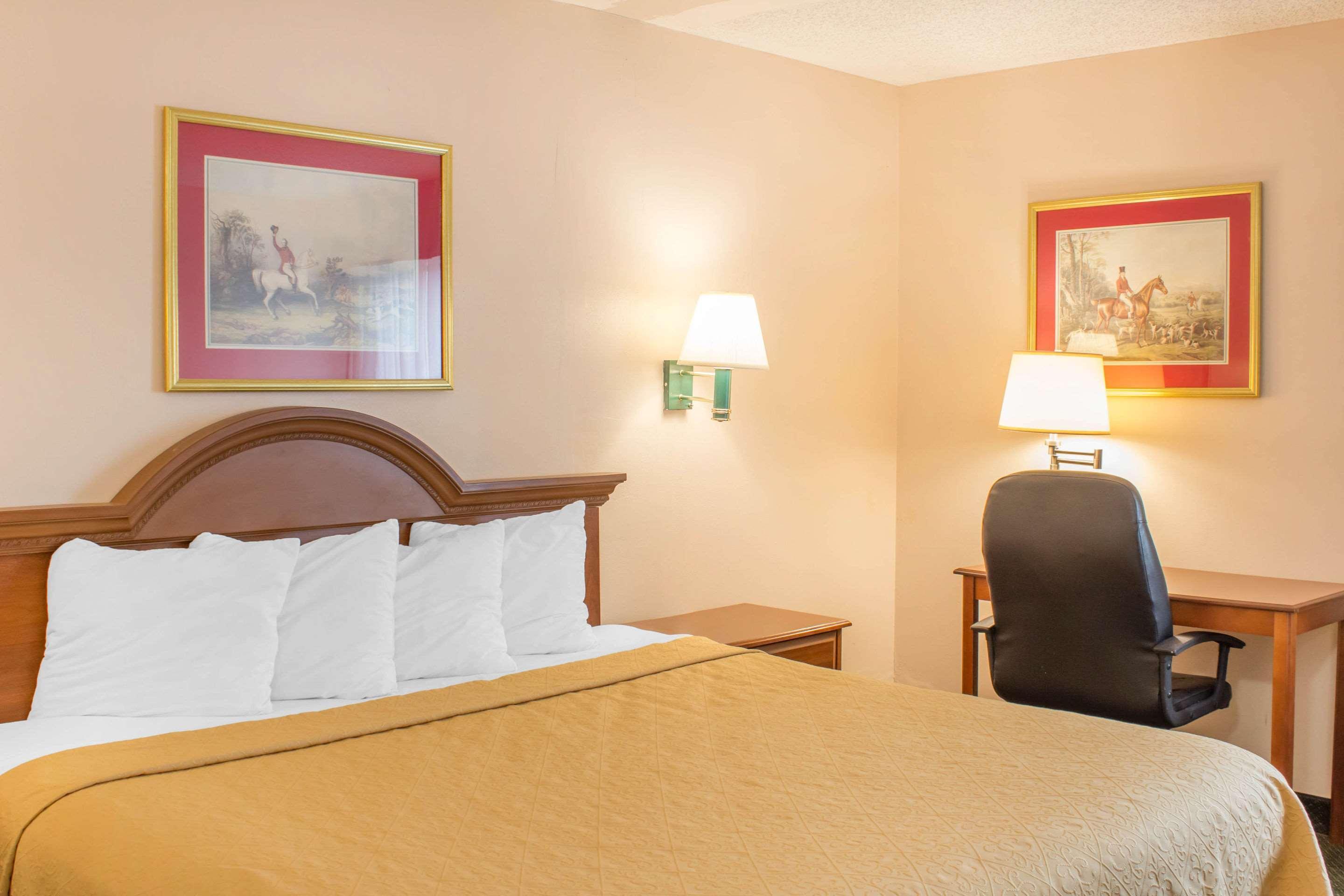 Econo Lodge Raleigh Buitenkant foto