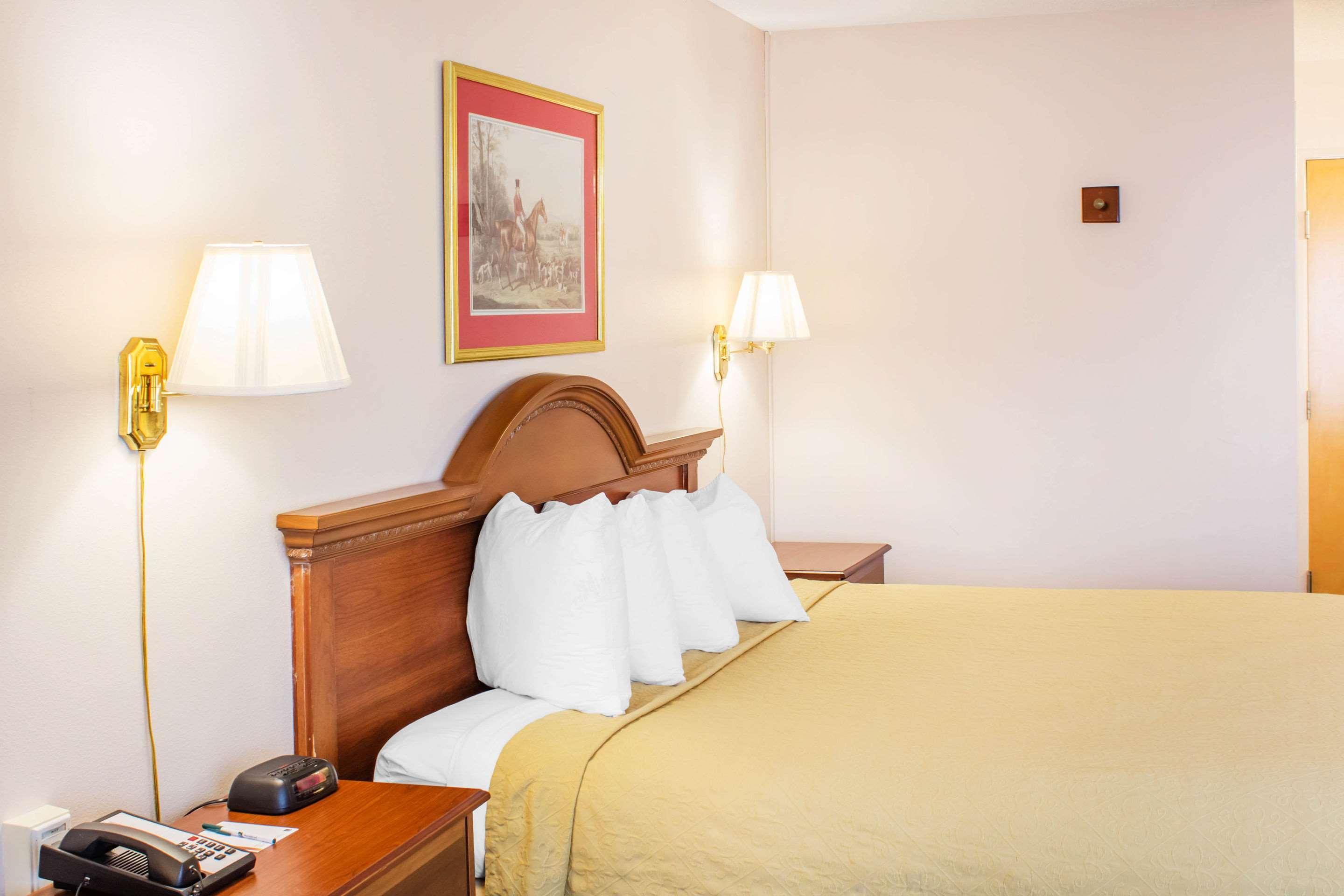 Econo Lodge Raleigh Buitenkant foto