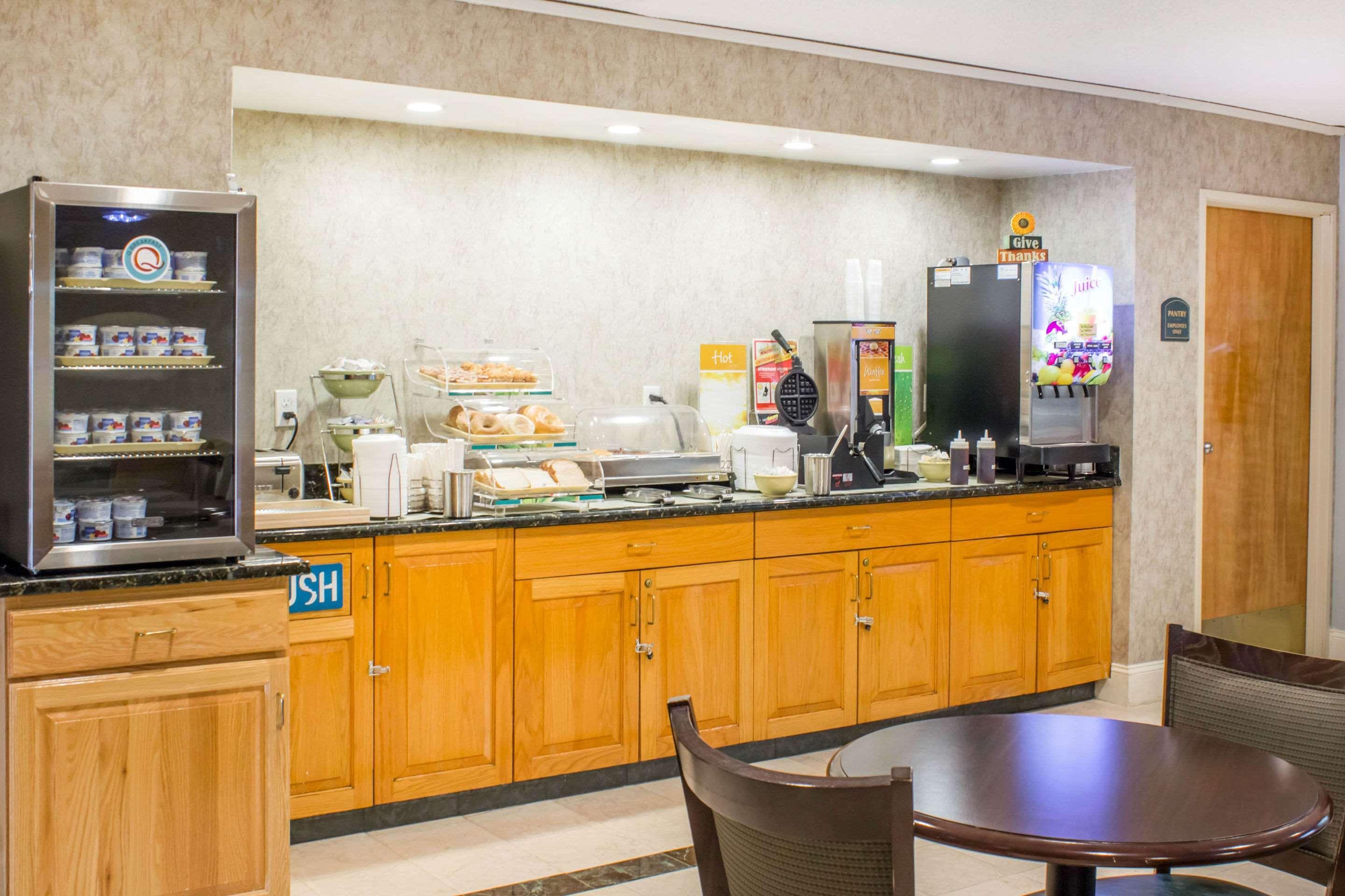 Econo Lodge Raleigh Buitenkant foto