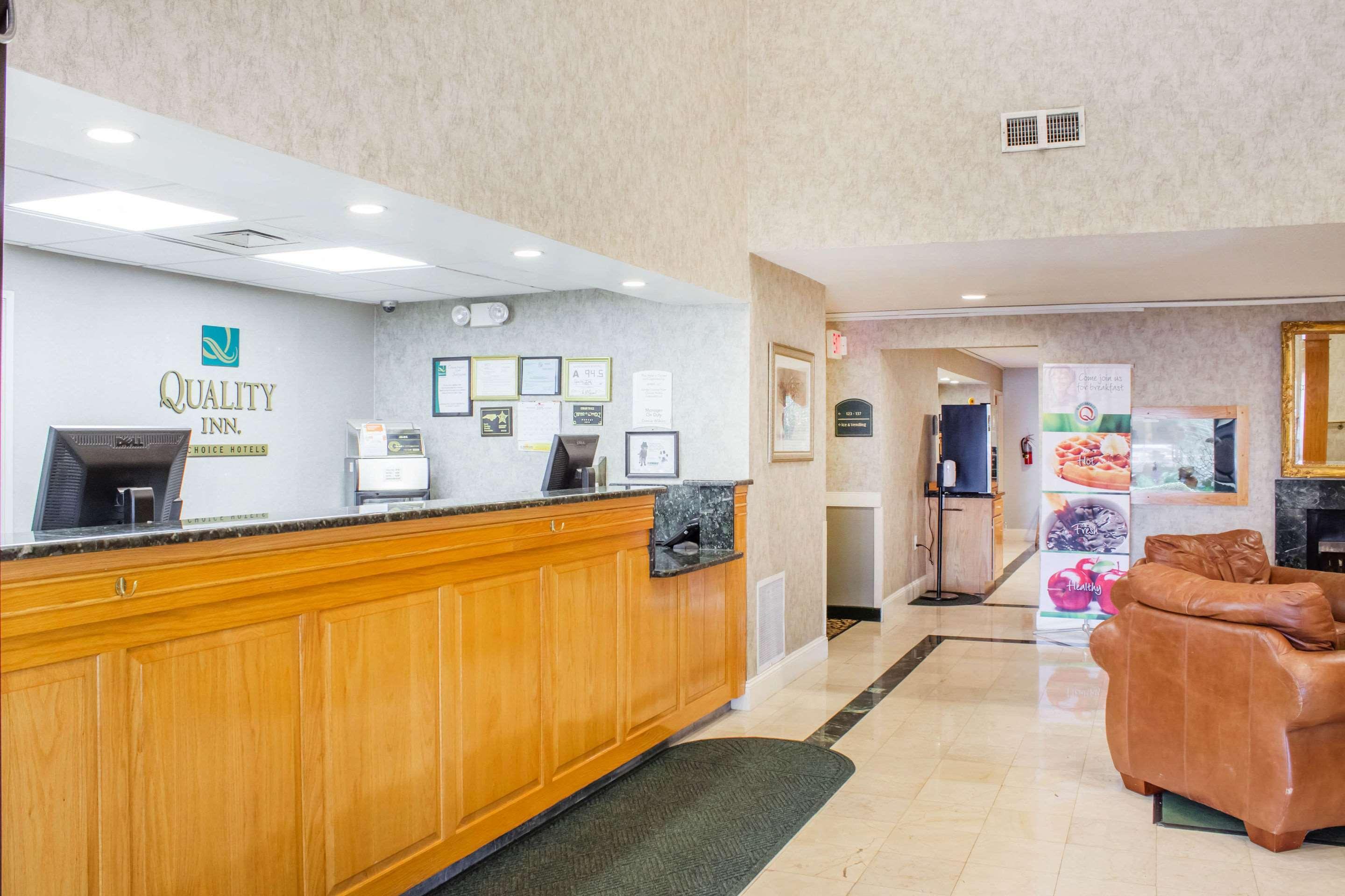 Econo Lodge Raleigh Buitenkant foto