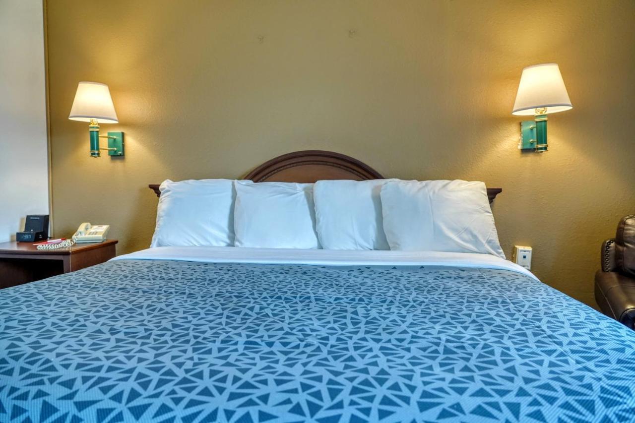 Econo Lodge Raleigh Buitenkant foto