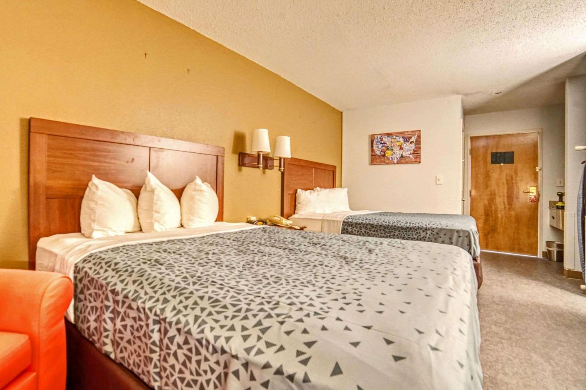 Econo Lodge Raleigh Buitenkant foto