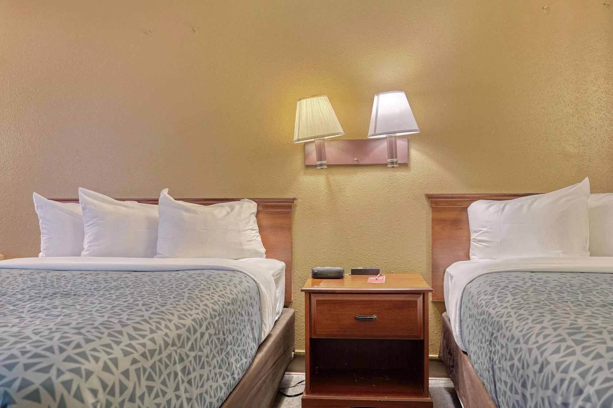 Econo Lodge Raleigh Buitenkant foto