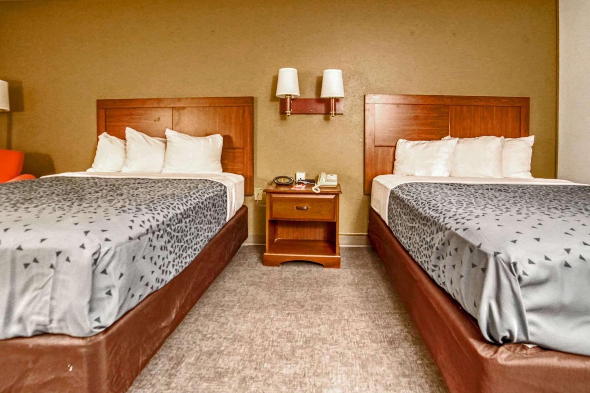 Econo Lodge Raleigh Buitenkant foto