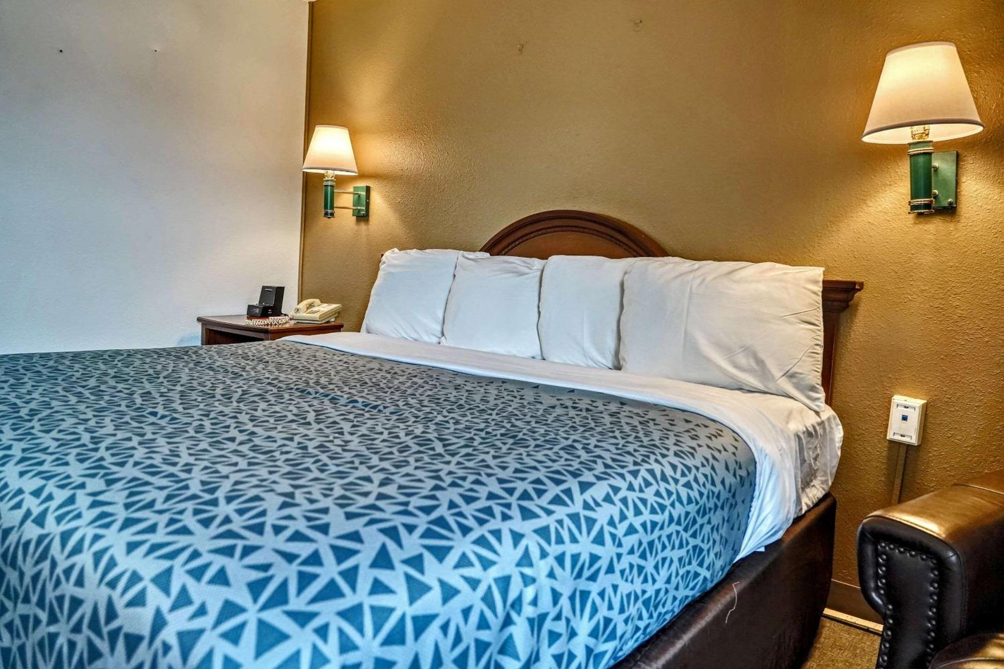 Econo Lodge Raleigh Buitenkant foto