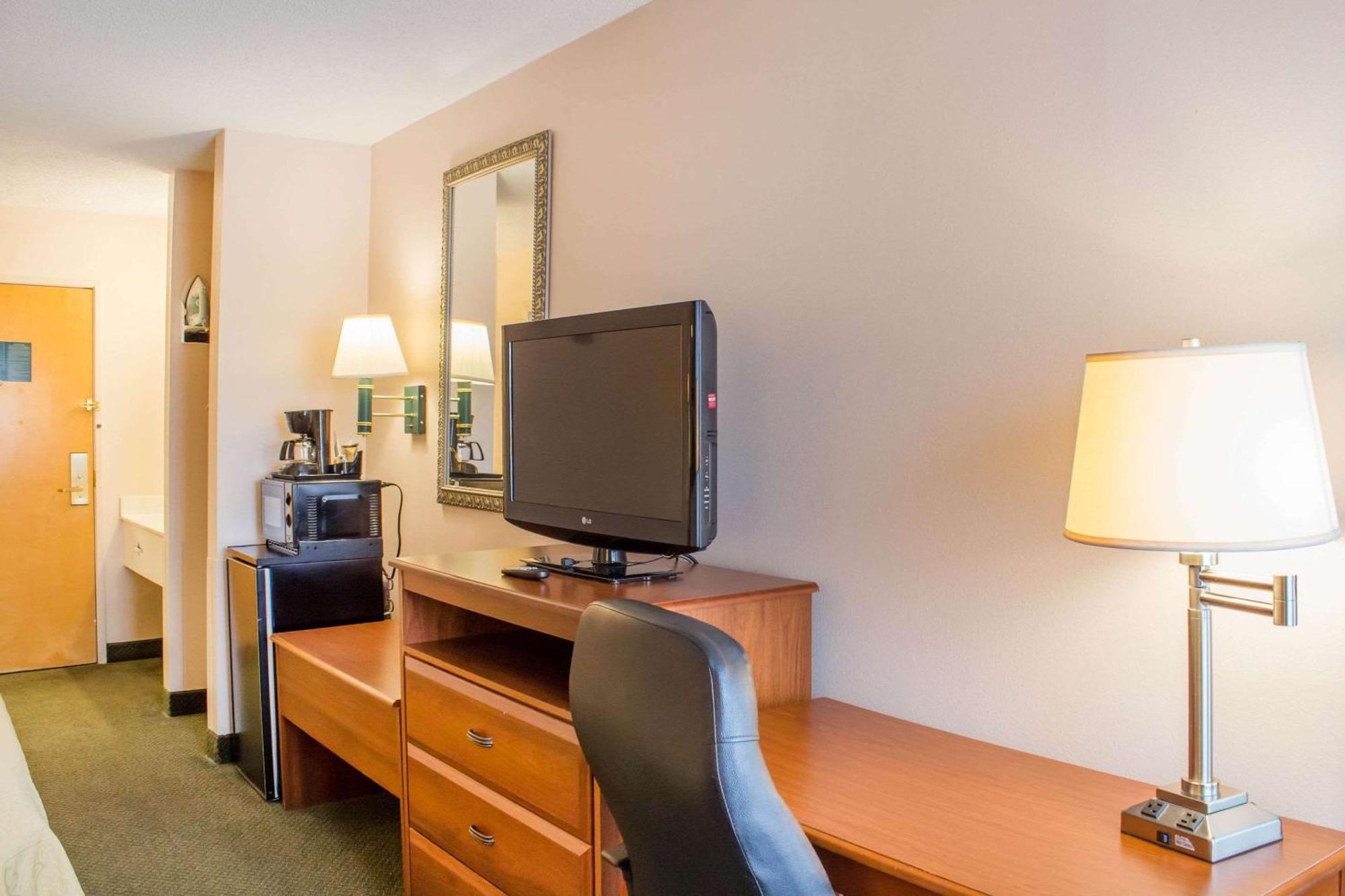 Econo Lodge Raleigh Buitenkant foto
