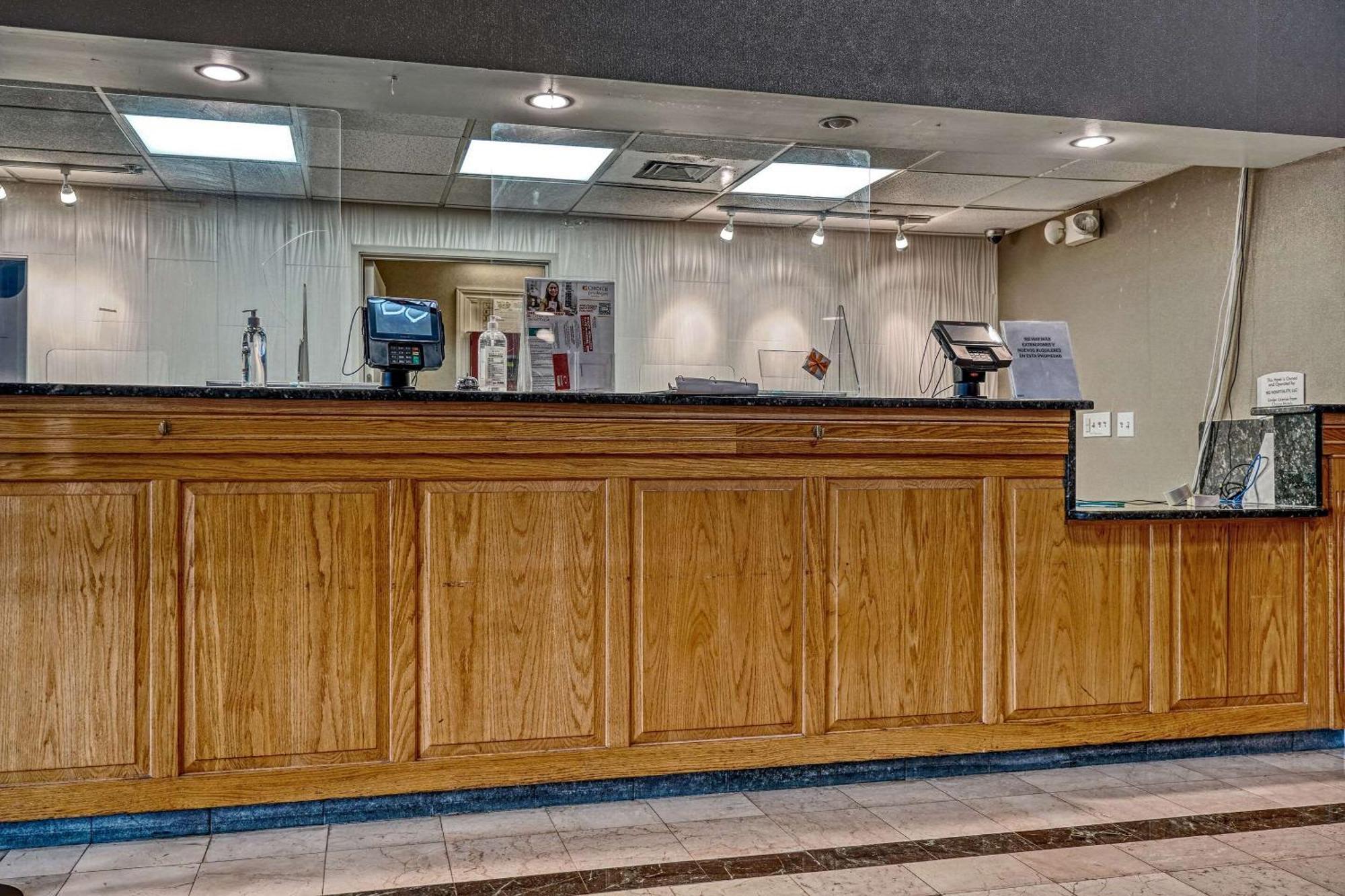 Econo Lodge Raleigh Buitenkant foto